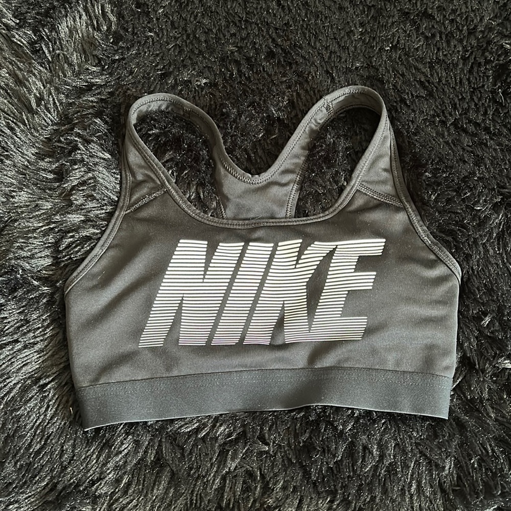 Black nike sports bra